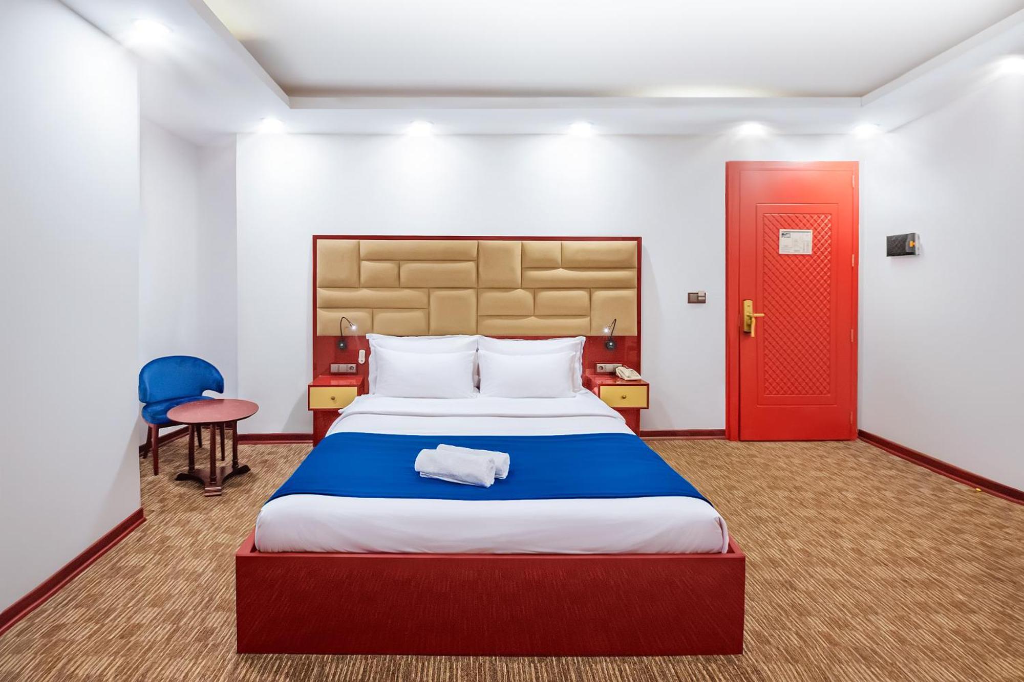 Denis Hotel Тбилиси Экстерьер фото