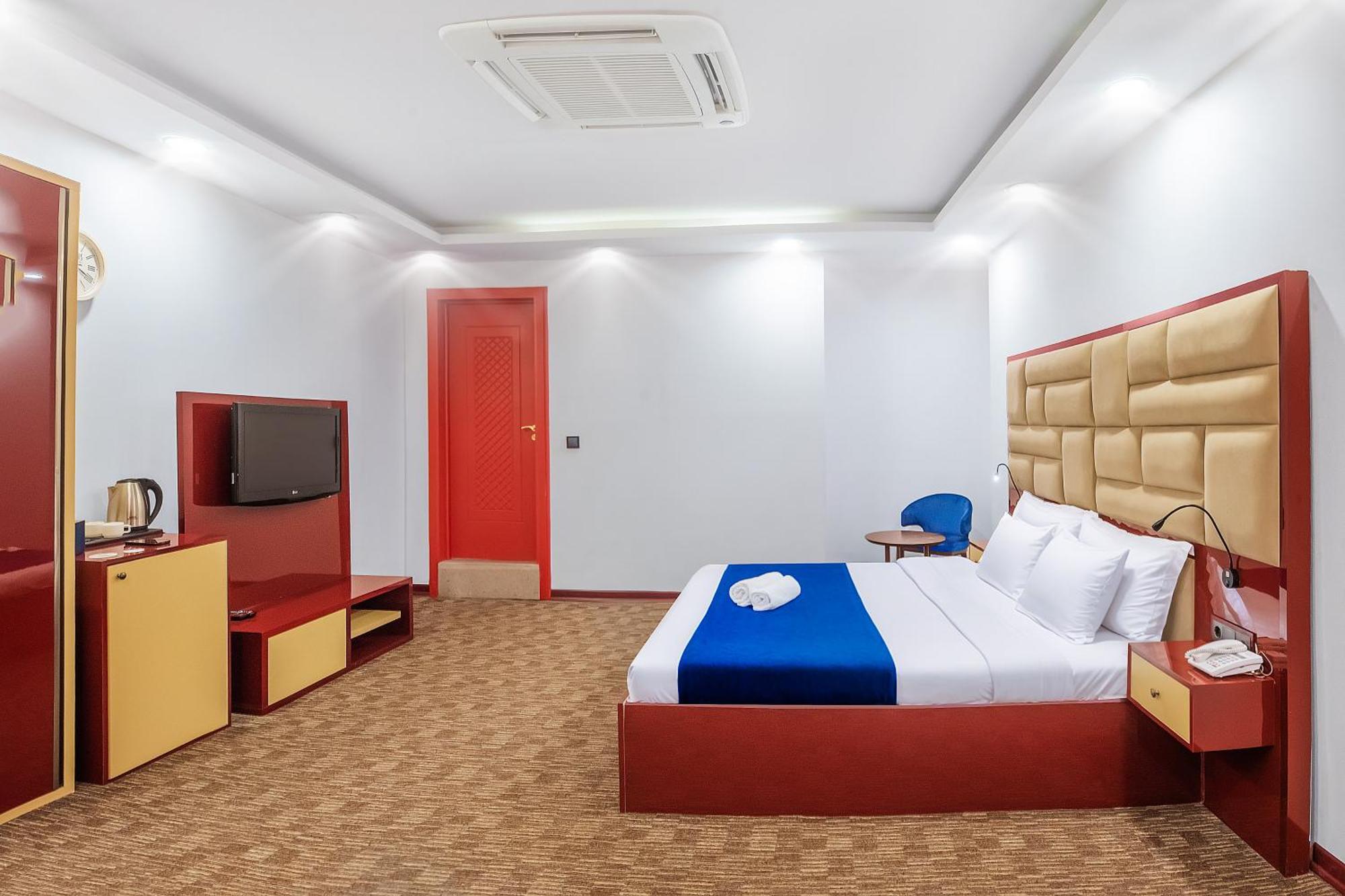Denis Hotel Тбилиси Экстерьер фото