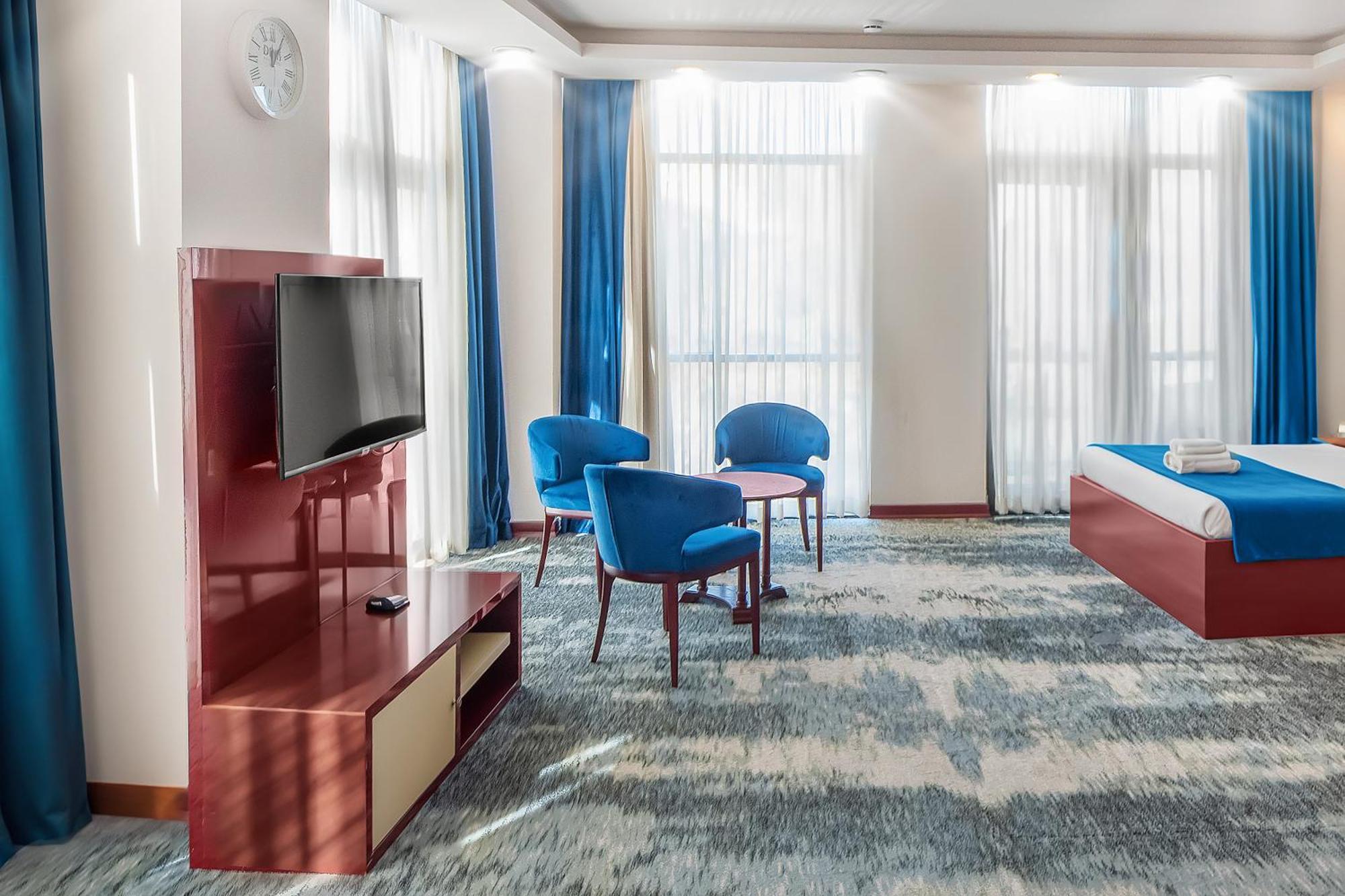 Denis Hotel Тбилиси Экстерьер фото