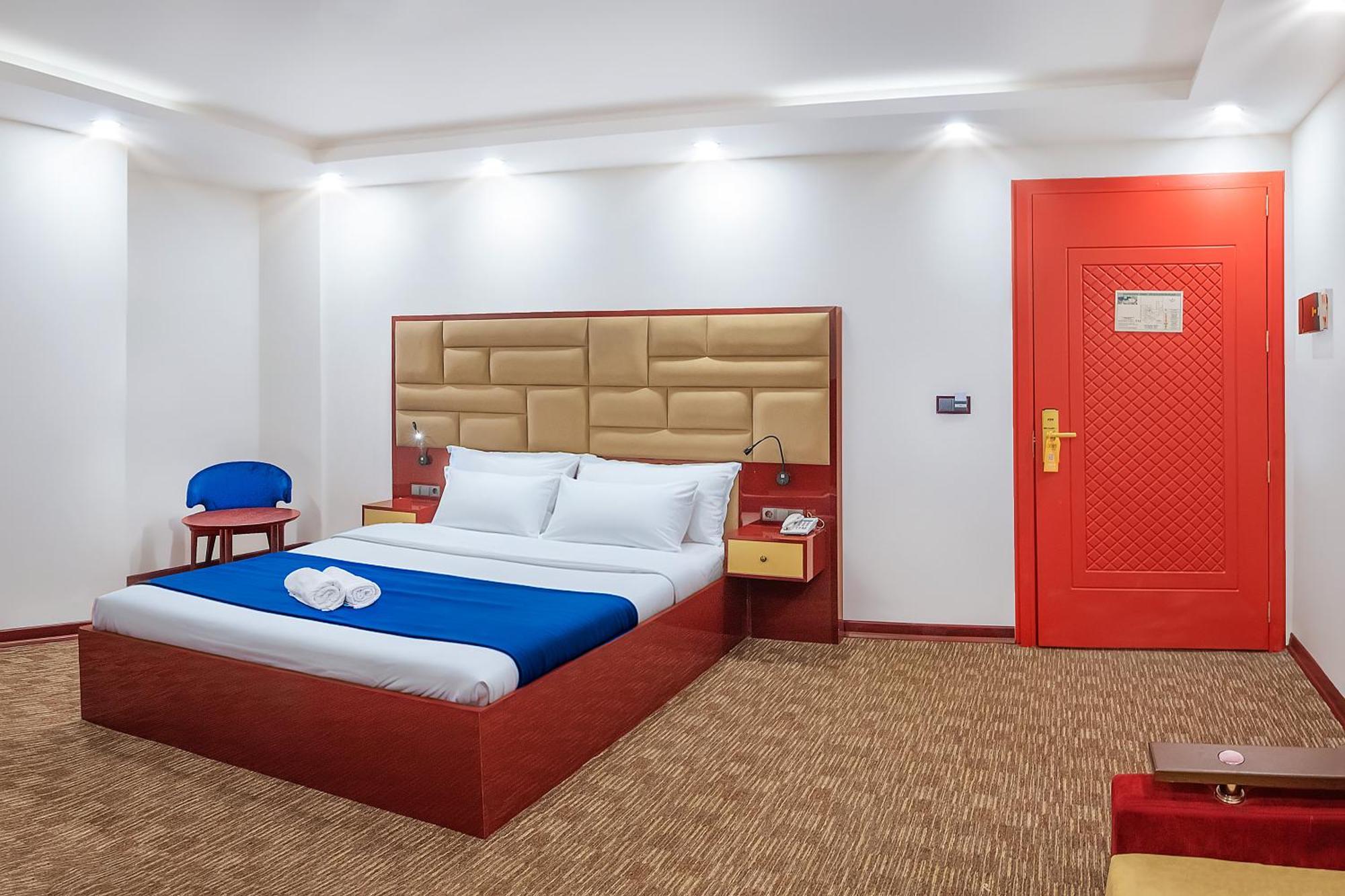 Denis Hotel Тбилиси Экстерьер фото