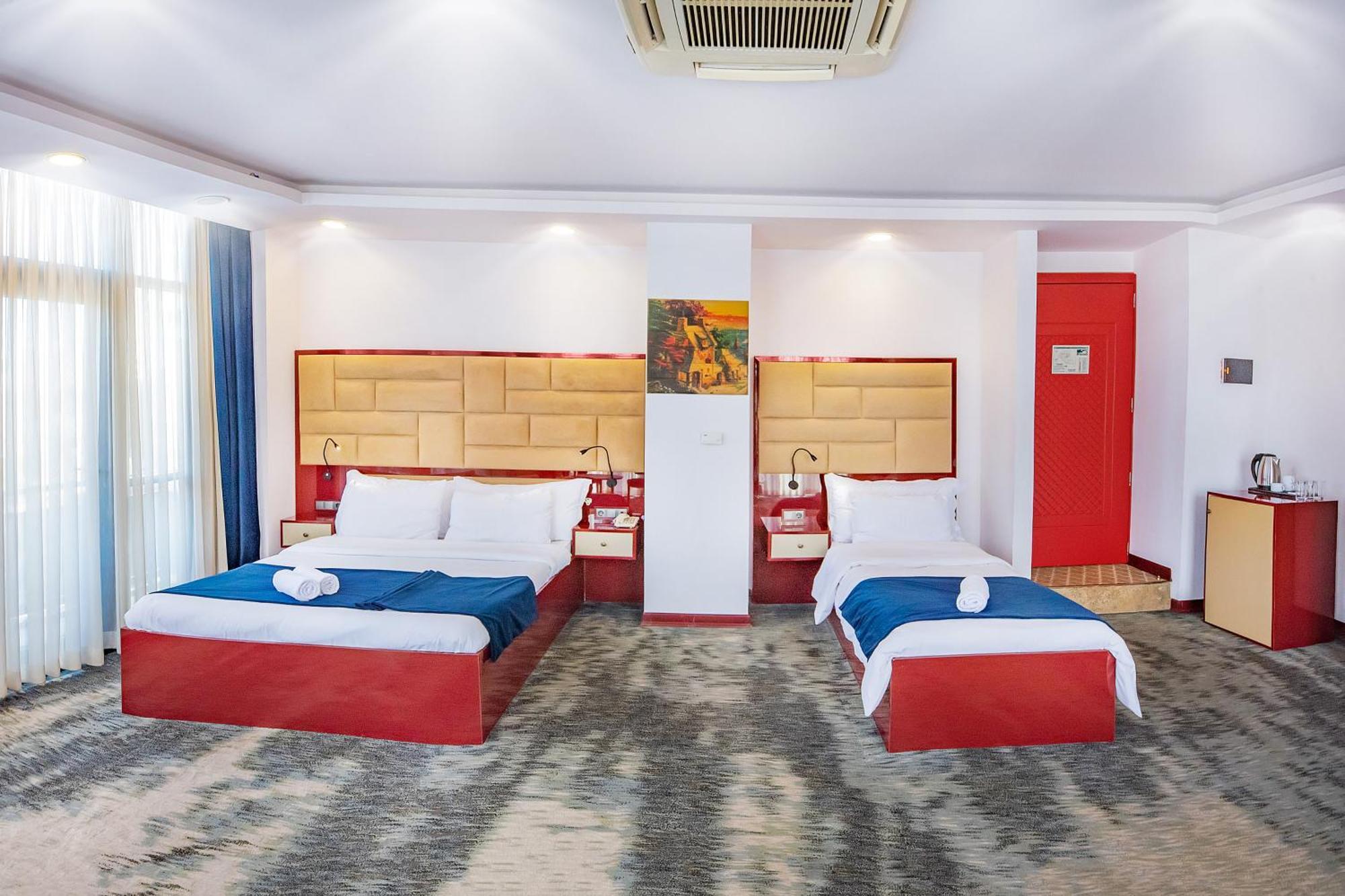 Denis Hotel Тбилиси Экстерьер фото