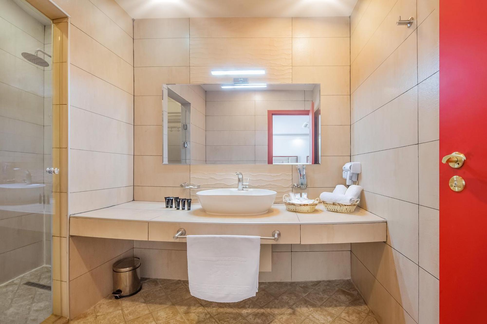 Denis Hotel Тбилиси Экстерьер фото