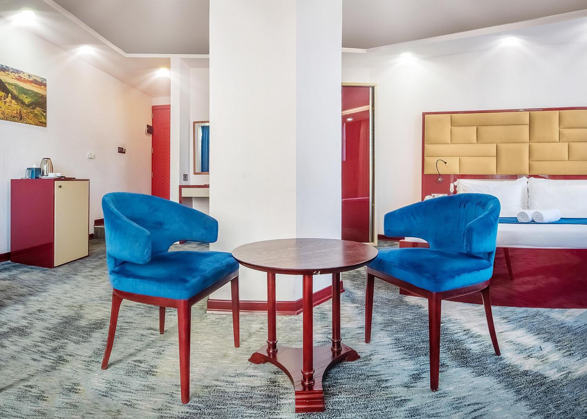 Denis Hotel Тбилиси Экстерьер фото