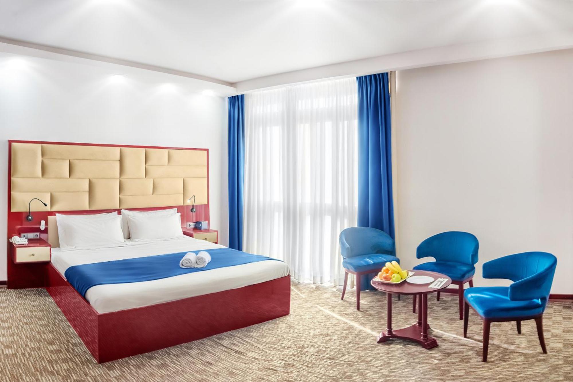 Denis Hotel Тбилиси Экстерьер фото