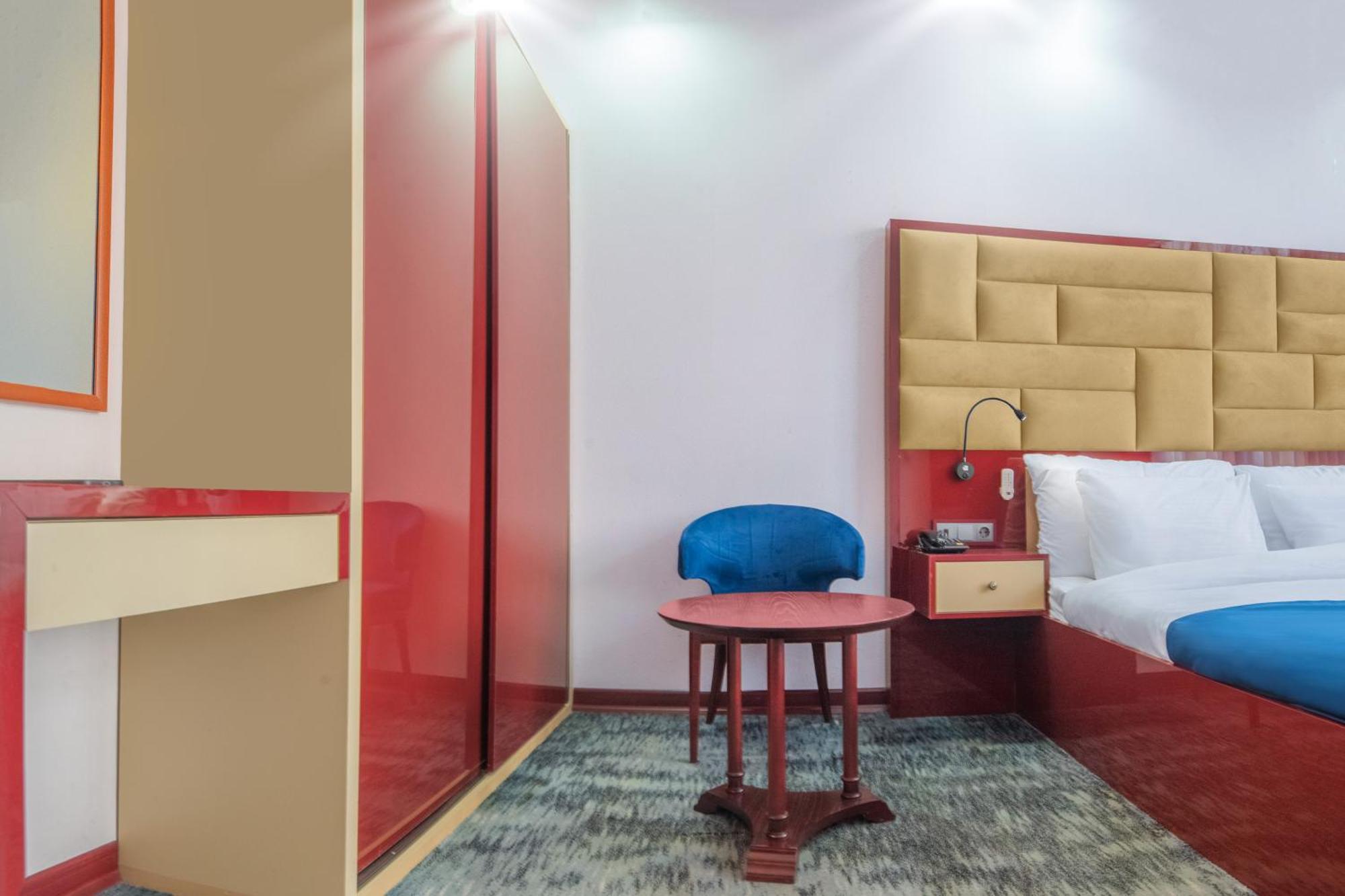 Denis Hotel Тбилиси Экстерьер фото