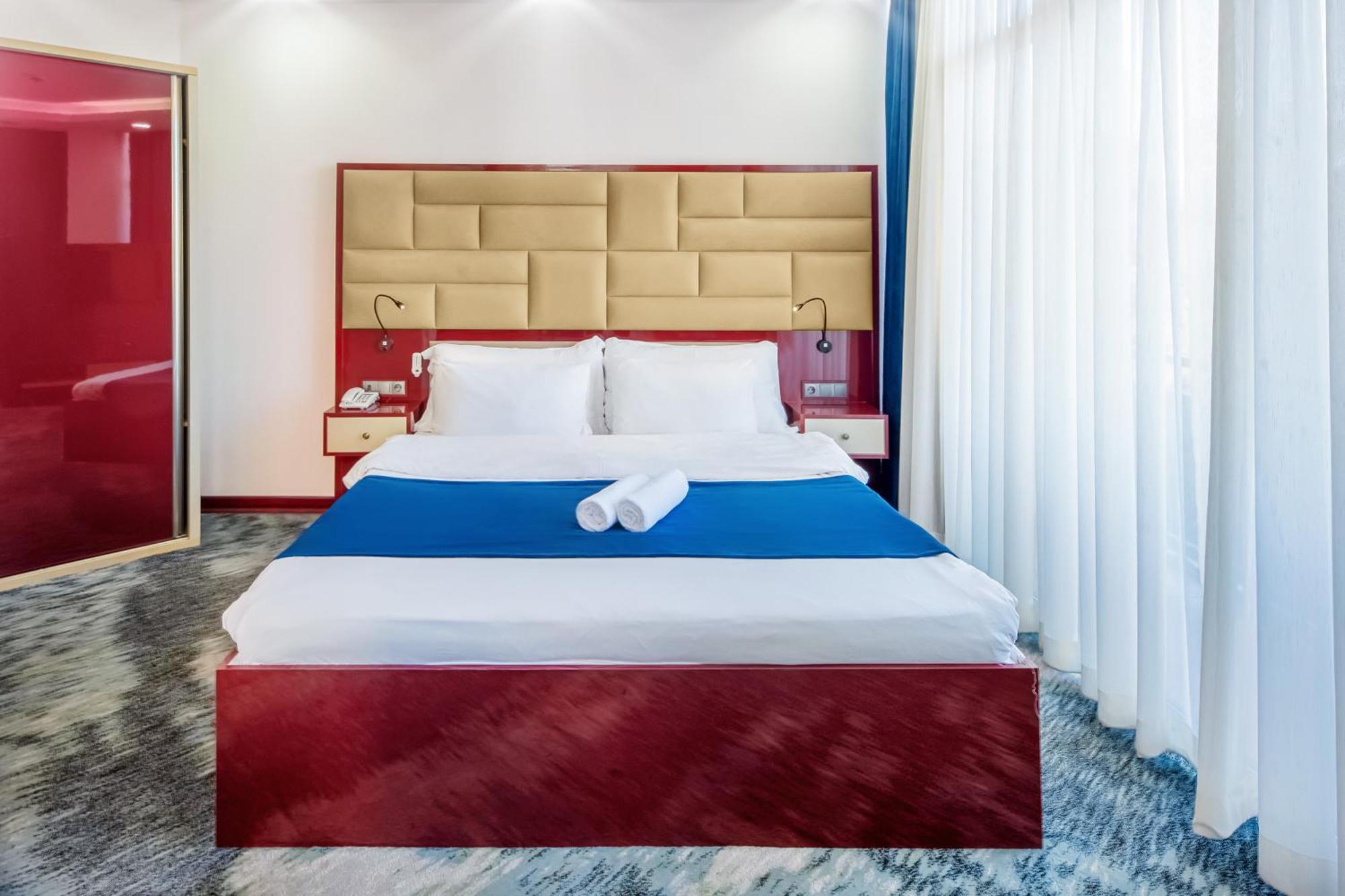 Denis Hotel Тбилиси Экстерьер фото