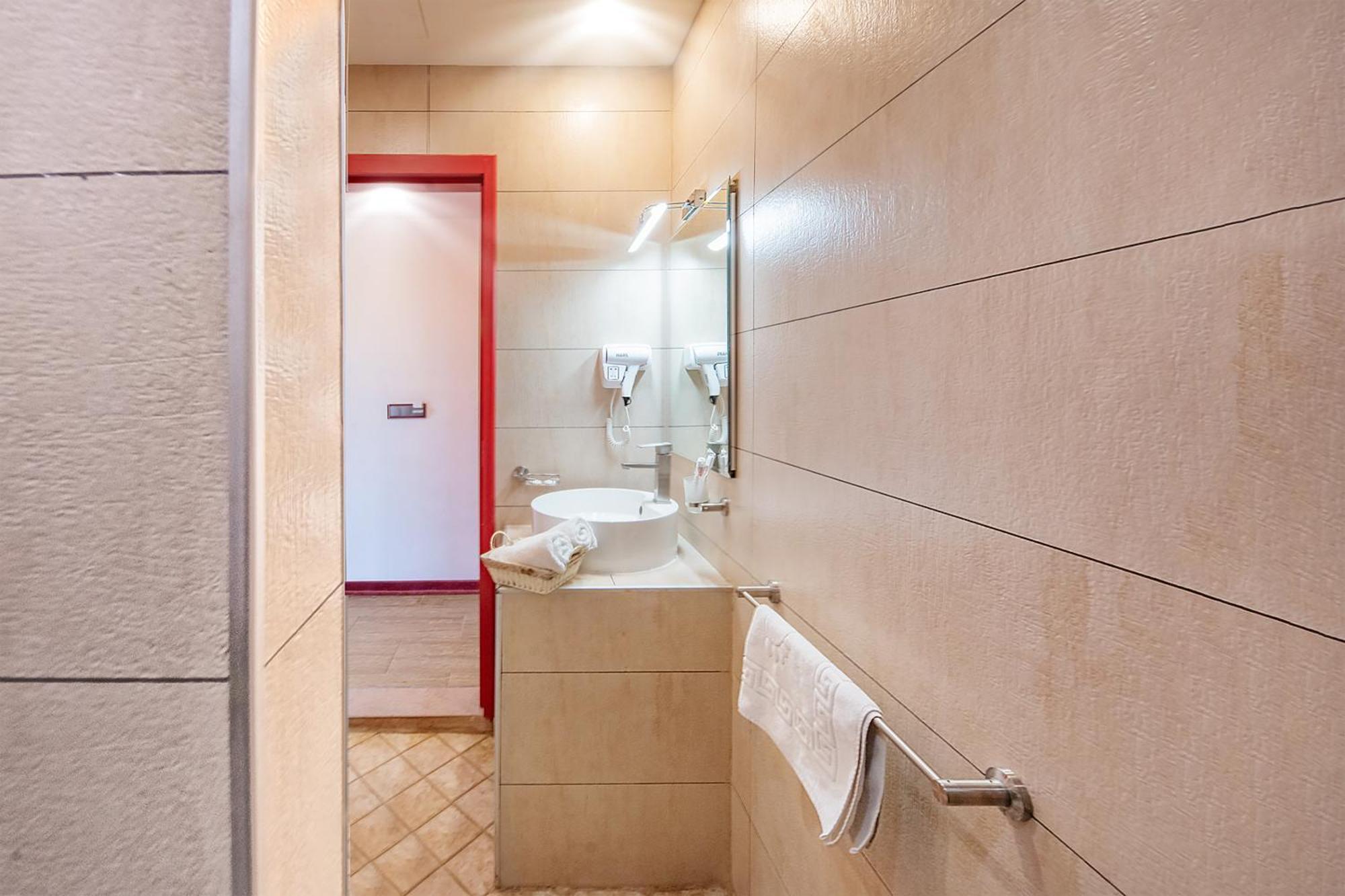 Denis Hotel Тбилиси Экстерьер фото