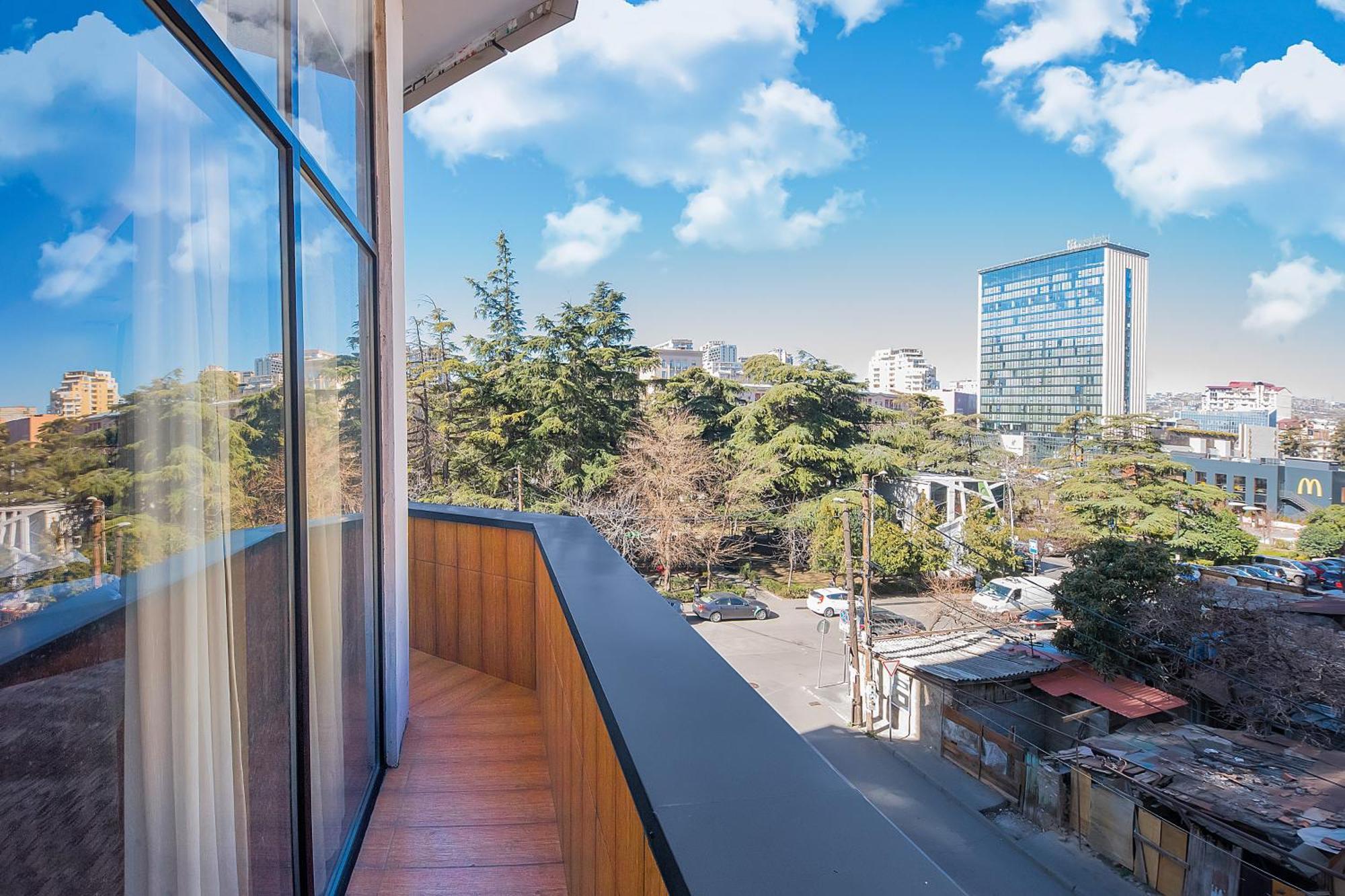 Denis Hotel Тбилиси Экстерьер фото