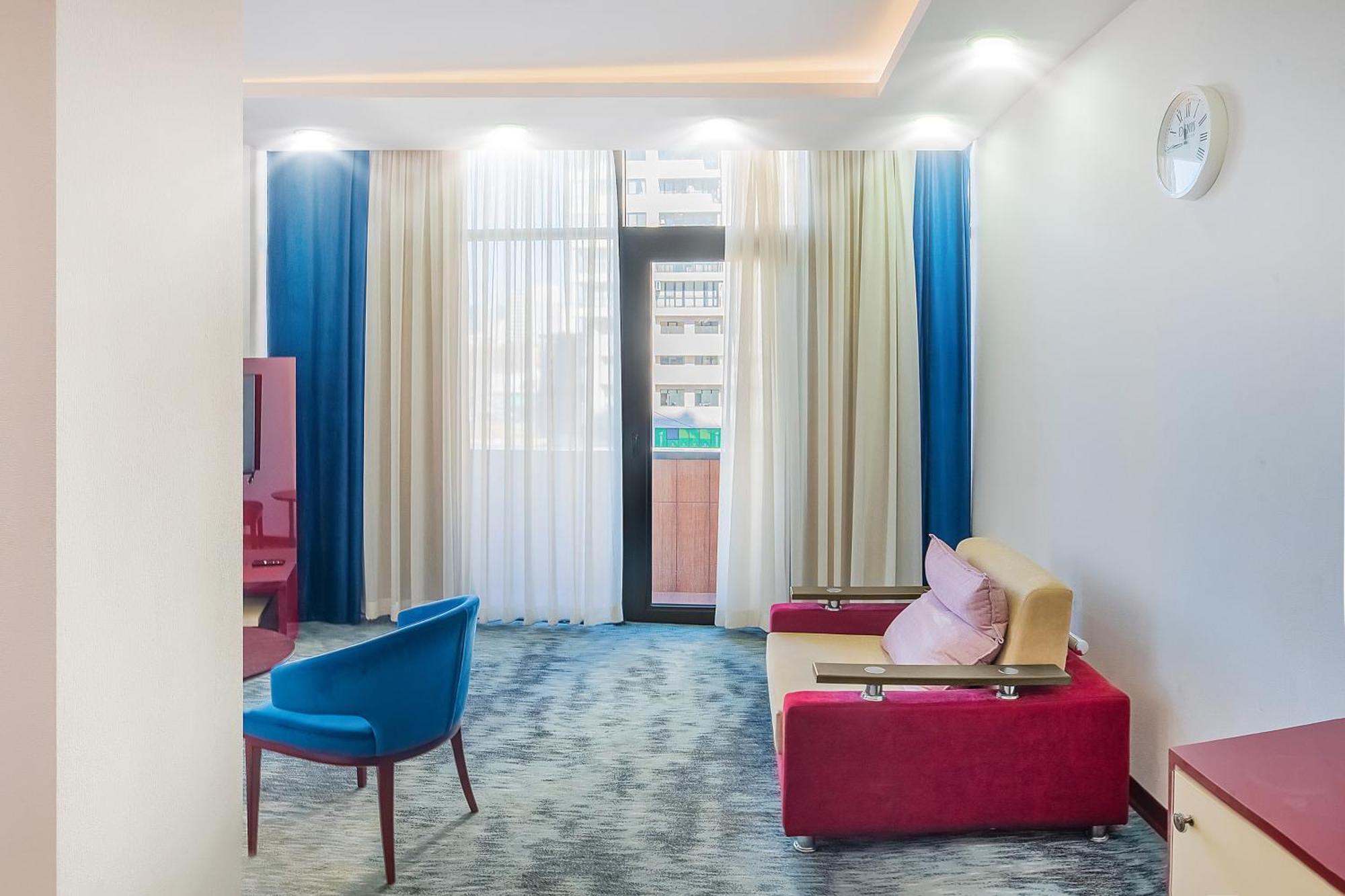 Denis Hotel Тбилиси Экстерьер фото