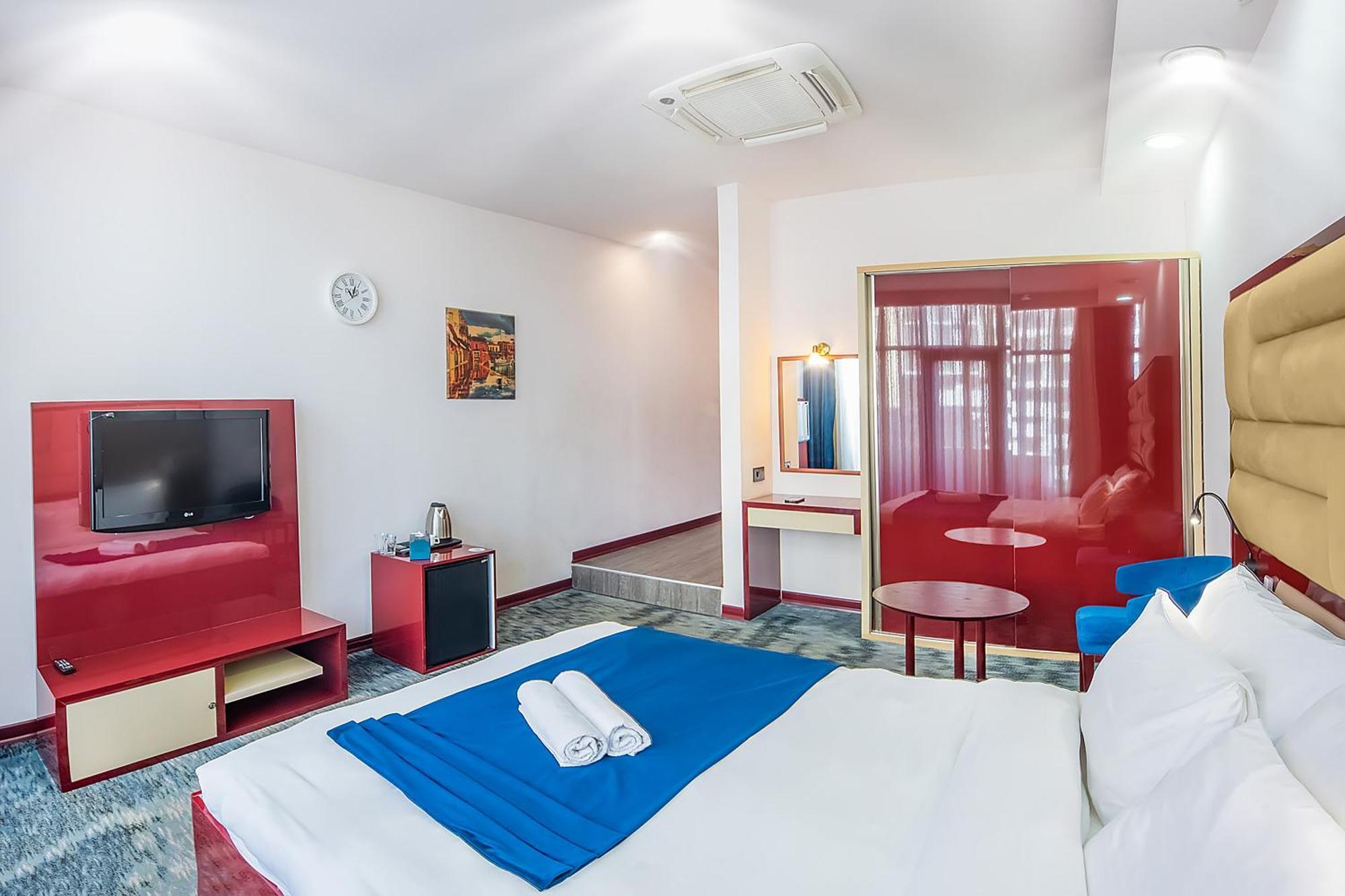 Denis Hotel Тбилиси Экстерьер фото